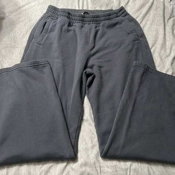 Grey wide leg sweatpants - Picture 3 of 3